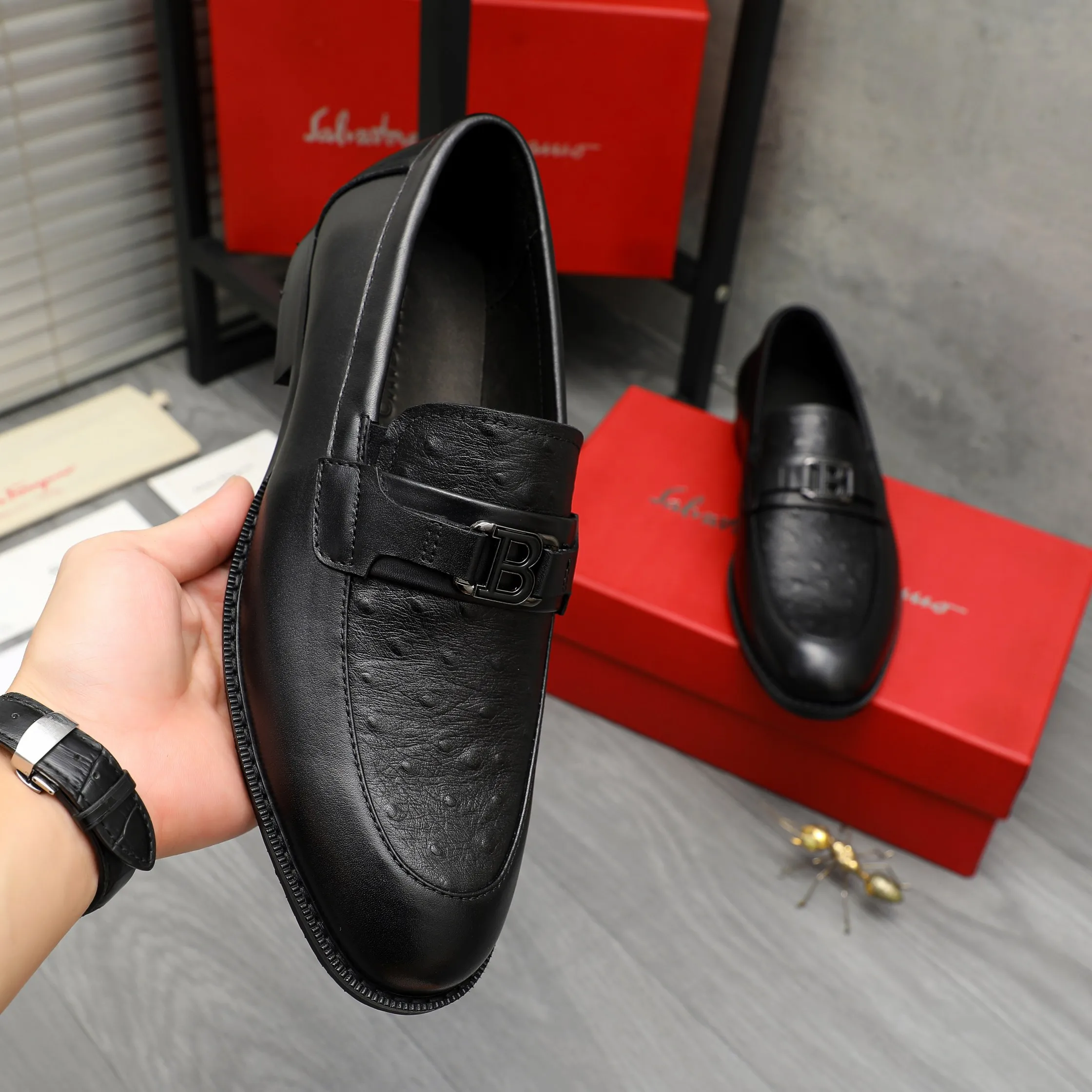 Men's shoes 💰540 Product trademark: Ferragamo "Ferragamo" business casual slip-on leather shoes Regular size: 39-45 (45. Customized, non-returnable) Product materials: Selected ostrich pattern cowhide upper, cowhide lining, original outsole